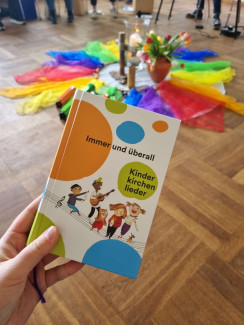 Neues Kinderliedergesangbuch